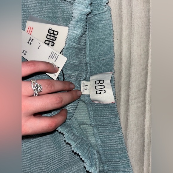 Nwt BDG Toni Corduroy Pull On Shorts Size L Women Urban Outfitters - Picture 4 of 6